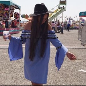 Bell bottom sleeve dress